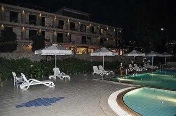 Ξενοδοχείο με διαμερίσματα απόλλων 2*